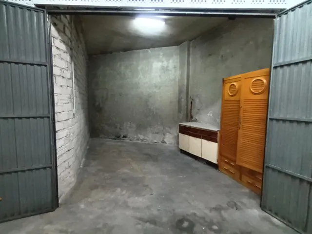 Garaje cerrado en Granada zona Zaidin, 12.80 m. de superficie. — 18