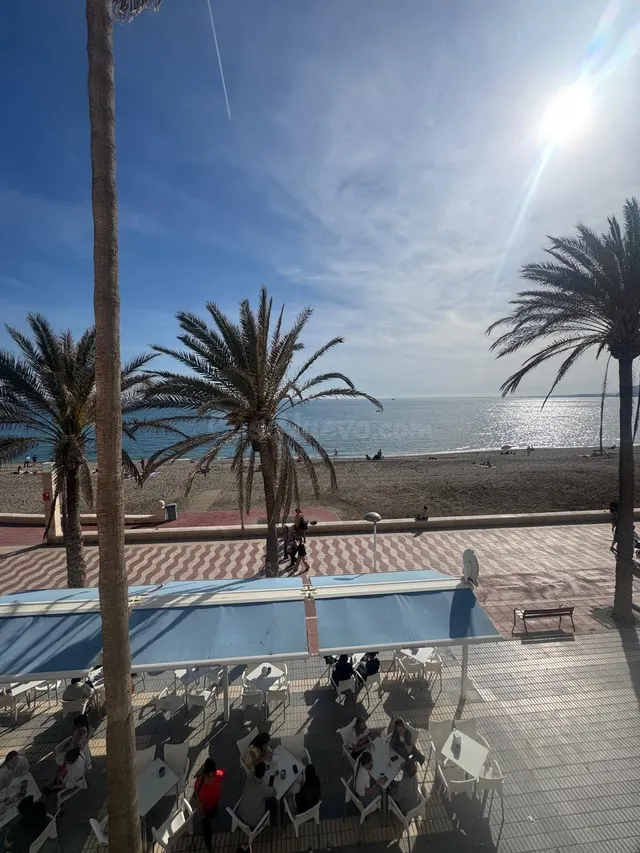 FANTÁSTICO PISO EN PRIMERA LINEA DE PLAYA PARA ALQUILER VACA - foto 2
