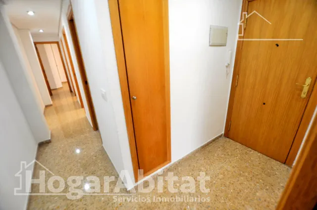 AMPLIO CON GARAJE Y ASCENSOR JUNTO HOSPITAL PESET — 26