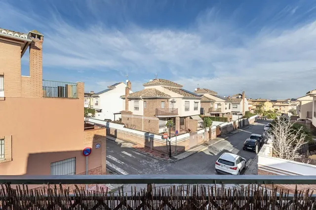 Encanto, luz y calidad de vida en Ogíjares, a un paso de Granada Vendemos esta casa — 4