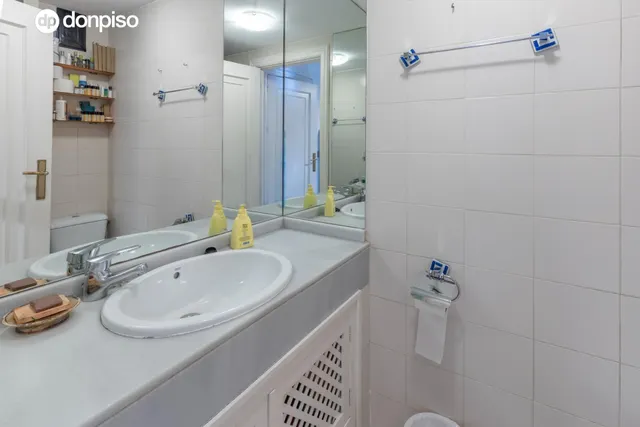 Exclusivo piso señorial con terraza en el Paseo del Salón (Cuesta de Escoriaza), con cochera y trastero. — 30