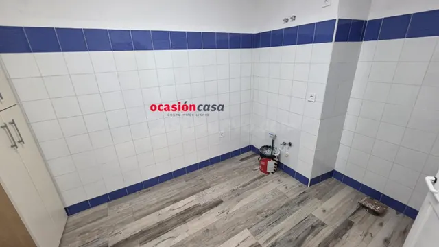 LOCAL COMERCIAL DE ALQUILER EN PLENA AVENIDA - foto 5