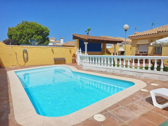 CHALET CON PISCINA EN SANCTI PETRI — 7
