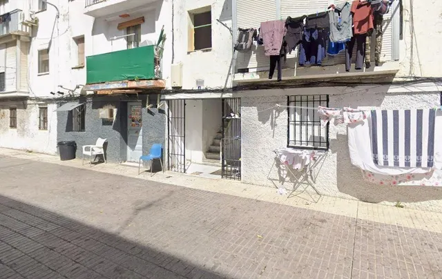 SE VENDE PISO OKUPADO EN C/ Venezuela Nº 4 San Juan de Aznal - foto 3