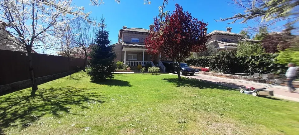 CHALET INDEPENDIENTE AMUEBLADO EN ALQUILER PEDREZUELA
