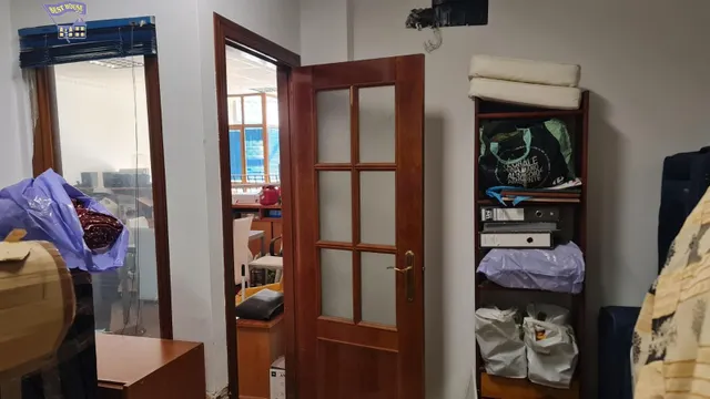 SE VENDE LOCAL DIÁFANO EN ZONA CUESTA DE LA RUJANA — 12