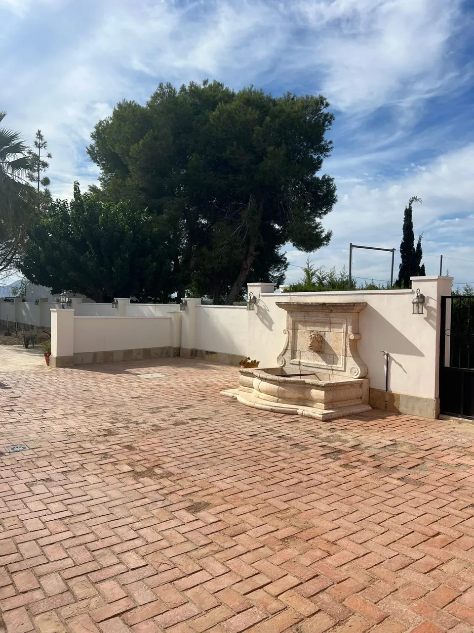 Impresionante chalet con casa invitados y cuadra privada más piscina
