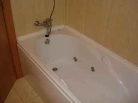 SE VENDE AMPLIO APARTAMENTO EN EL CENTRO DE VALENCIA DE DON  - foto 5