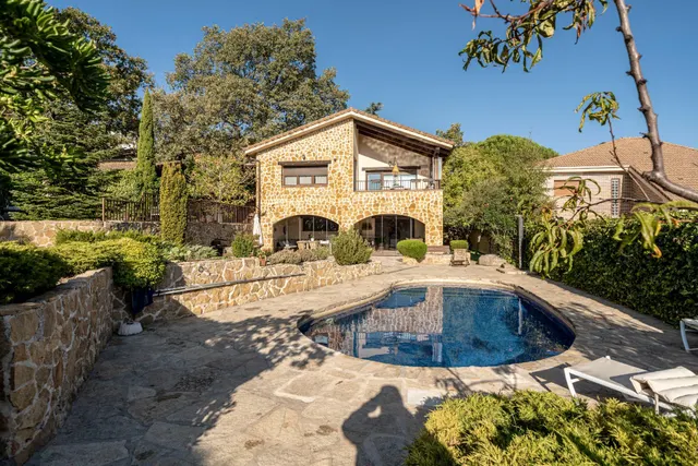 Chalet unifamiliar independiente de 320 m2 parcela de 992 con piscina y certificación A — 44