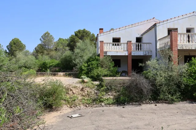 MASIA CON TERRENO, CON VISTAS CERCA DE VALL DALBA — 25
