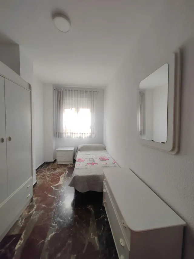 SE ALQUILA HABITACIÓN EN MILLÁN DE PRIEGO. — 24