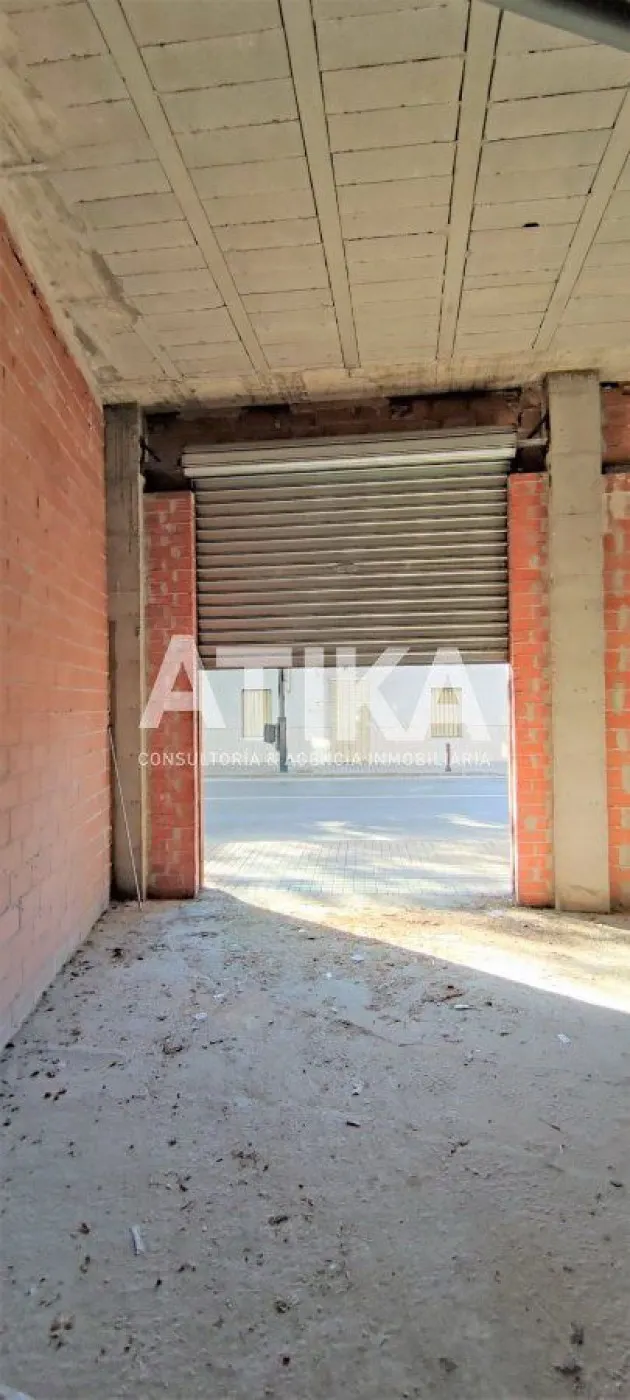 AMPLIO LOCAL EN VENTA — 13