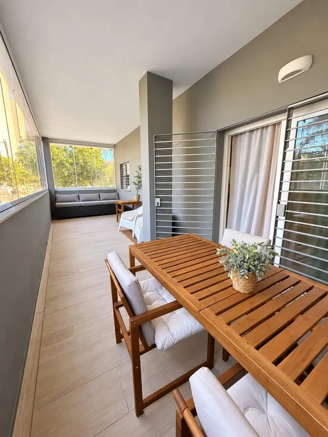 Magnifica vivienda de reciente construcción con terraza acristalada, piscina y garaje — 8