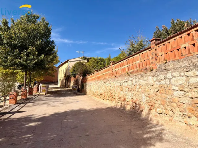 Casa de pueblo con parcela de 866 m2, jardín y buhardilla con encanto en la Ribera del Duero — 48