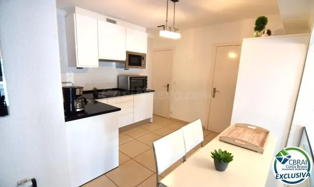 Apartamento con 2 dormitorios en primera linea de mar - foto 2