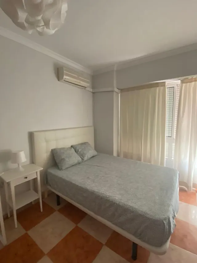PISO AMPLIO EN LA TRINIDAD CENTRO — 14