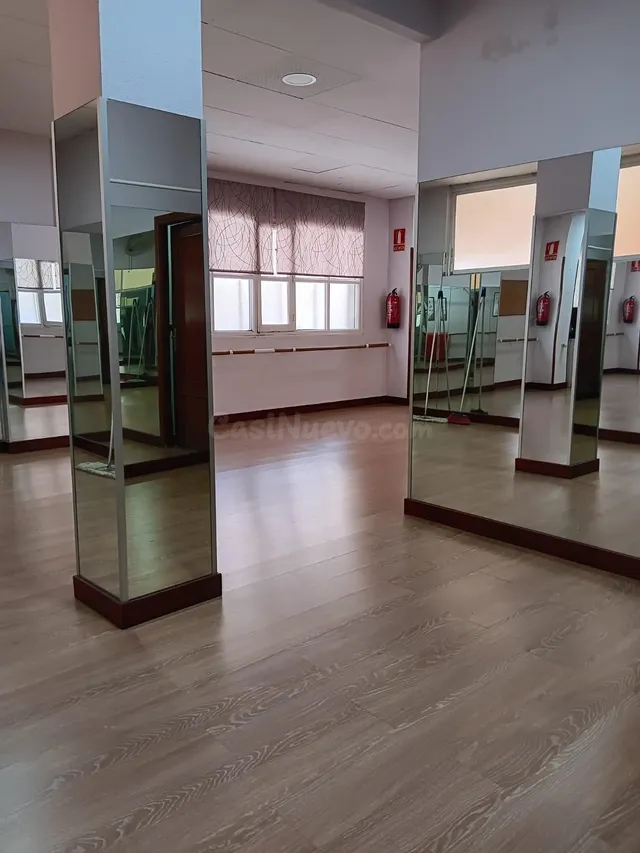 En venta excelente local en la calle Moratines - foto 2