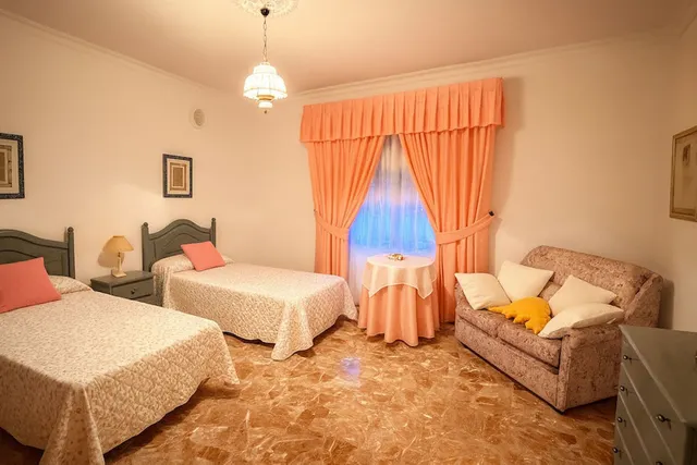 Chalet 3 habitaciones 263m² en venta - Centro — 24