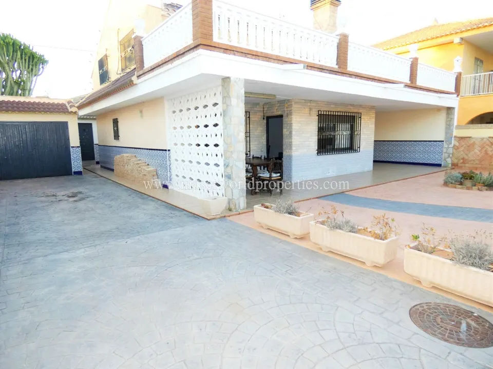 Chalet en venta en zona playa de Bahia en Puerto de Mazarron