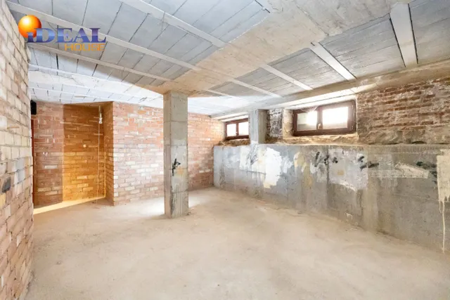 LOCAL EN VENTA JUNTO PLAZA ISABEL LA CATÓLICA — 11