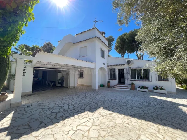 Se vende villa con encanto, a un paso de Moraira cengtro y a