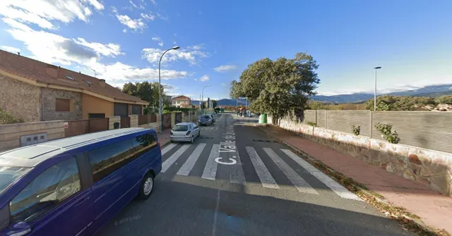 Se vende casa adosada OKUPA en Guadarrama (Madrid). - foto 2