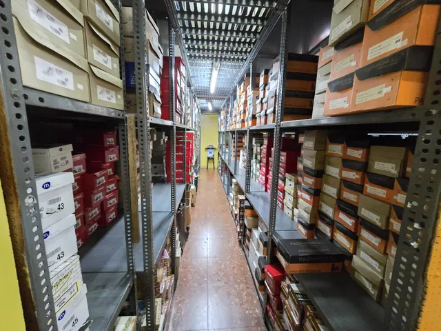 IDEAL INVERSORES. LOCAL COMERCIAL ALQUILADO EN BUENA ZONA COMERCIAL — 10