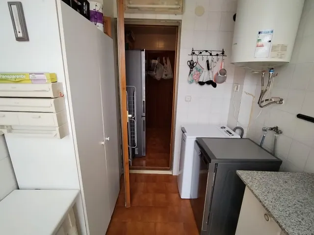 Apartamento de esquina con 2 dormitorios y terraza acristlada en 1 Linea playa Levante. — 23