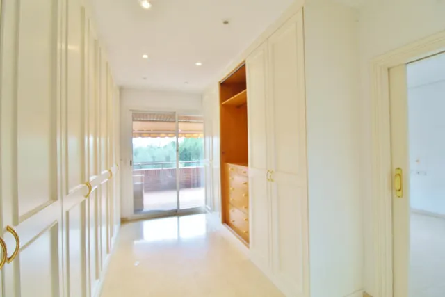 Exclusivo adosado en vistahermosa, Alicante — 439 m2 y dos grandes terrazas — 23
