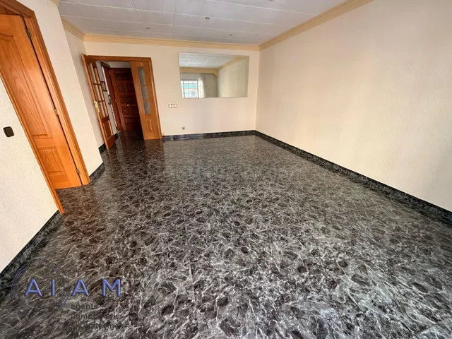 Gran piso familiar a un paso del centro del pueblo - foto 2