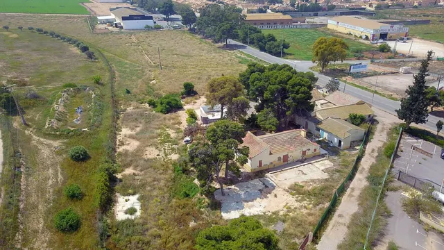 FINCA DE MAS DE 23.000 M2 Y 1.043 M2 DE SUELO URBANO — 2