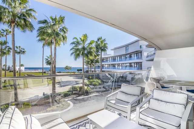 Apartamento de 2 dormitorios con vistas al mar en Estepona