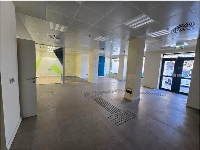 Venta de Local Comercial en Parla (Madrid)