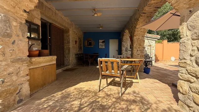 EXCLUSIVA CASA RÚSTICA CON JARDÍN, PISCINA Y VISTAS ABIERTAS — 7