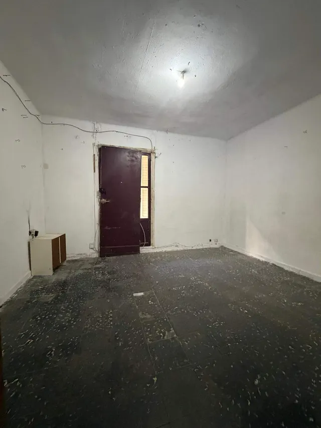 Piso para reforma integral en 2ª planta, con balcón y mucha luz — 7