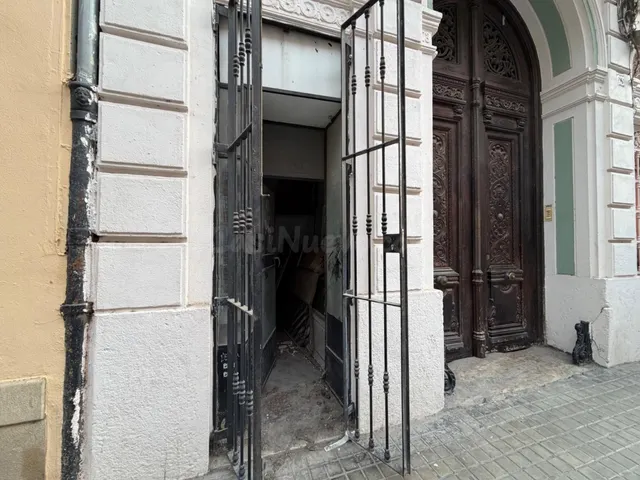 Alquiler de Local en Calle Quart con Escaparte Junto a Torre - foto 3