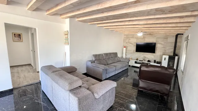Exclusiva Casa Reformada con Piscina Privada y Parcela de 7. - foto 5