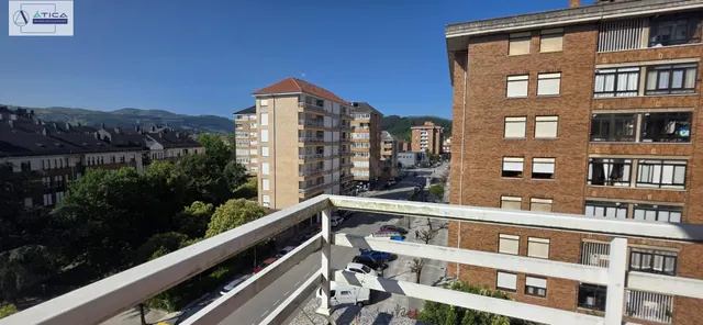 Luz, vistas al Monte Dobra y una gran terraza para disfrutar - foto 2