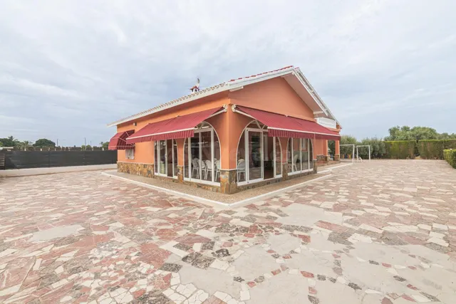 Chalet sito en Valverde con 6 habitaciones, 3 baños, piscina y garaje — 5