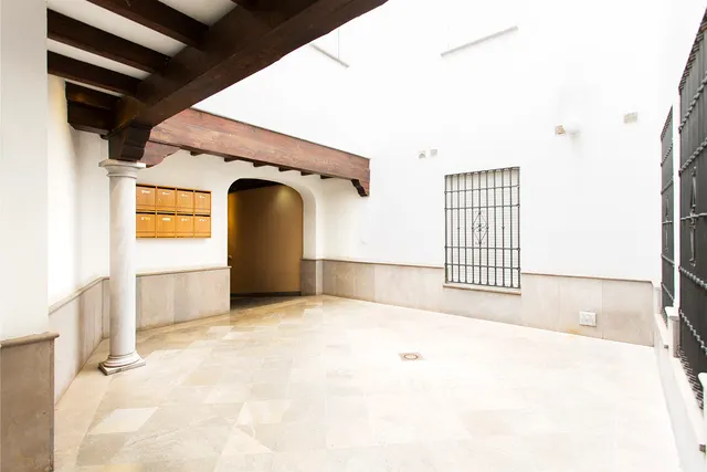 Albayzin bajo zona. piso 3 dormitorios. 2 baños. salón. cocina. calefacción. luminoso. — 19