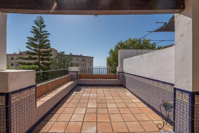 PRECIOSA CASA EN URBANIZACION PRIVADA VELILLA ALMUÑECAR PLAY