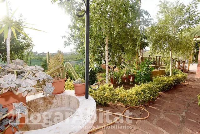 VILLA SEMINUEVA CON PISCINA, TERRAZA Y GRAN JARDÍN — 39