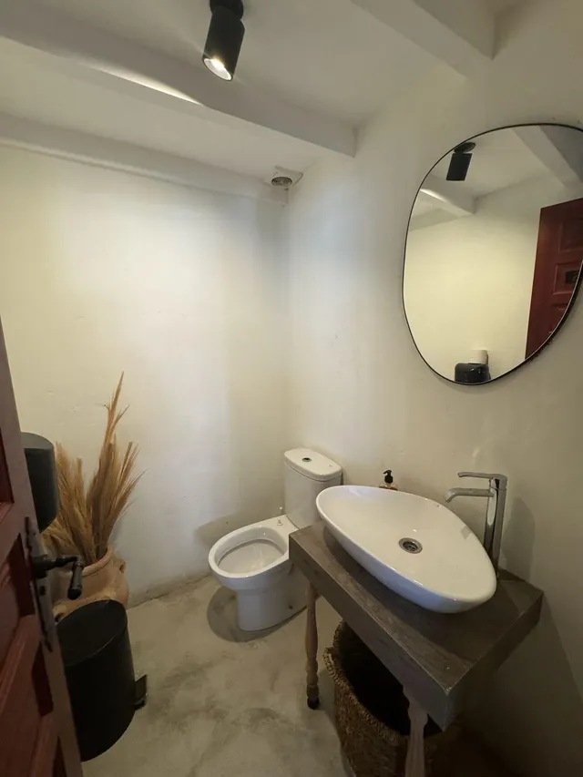 AMPLIO LOCAL EN VENTA EN NOGALERA — 24