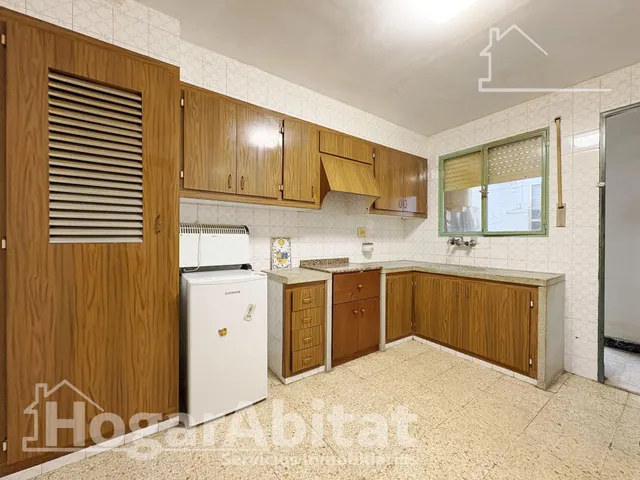 AMPLIA CASA PARA REFORMAR CON GARAJE Y TERRAZA EN EL CENTRO — 7