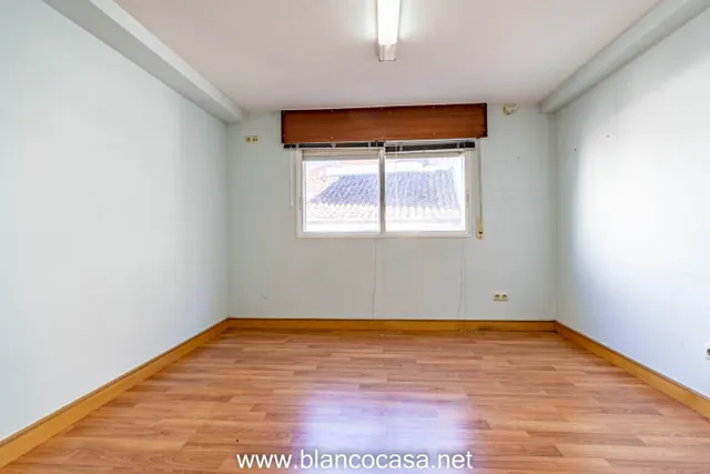 Entreplanta en venta ó alquiler C/Barcelona (Carballo) — 3