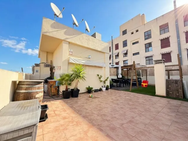 ÁTICO EN VENTA, CON AMPLIO SOLÁRIUM PRIVATIVO, GARAJE Y TRAS - foto 2