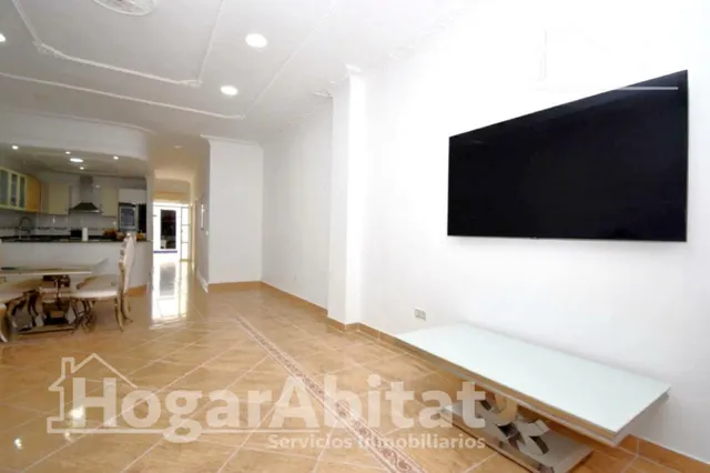 Gran patio privado y excelente ubicación en esta amplia planta baja en El Cabanyal — 24