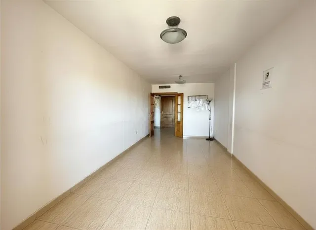 Venta de piso en Ronda Sur, 4 Dormitorios. - foto 4