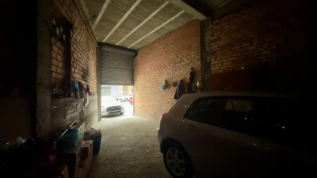 ¡Tu nuevo hogar en este encantador piso en un edificio con carácter del año 1975 y 4 habitaciones! — 50