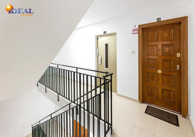 ¡Oportunidad única! Ático de 4 dormitorios y 2 baños con gran terraza frente al Colegio Agustinos (Arabial) — 24